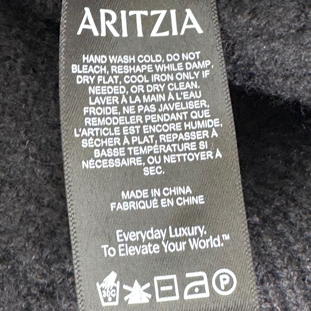 Aritzia Babaton Black‎ 100% Wool V-Neck Cropped Sweater Sz M - Picture 7 of 8